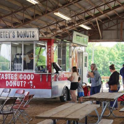 Petey's Donuts food truck (Photo Credit: Paul Michael Peters)